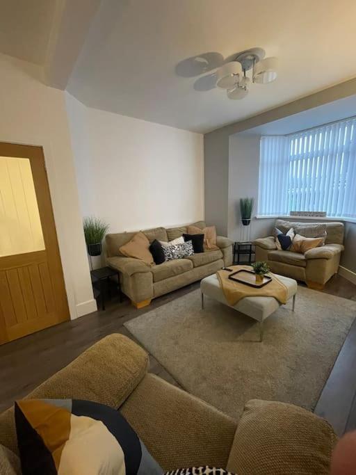 Modern, Spacious And Central Location Абердер Экстерьер фото