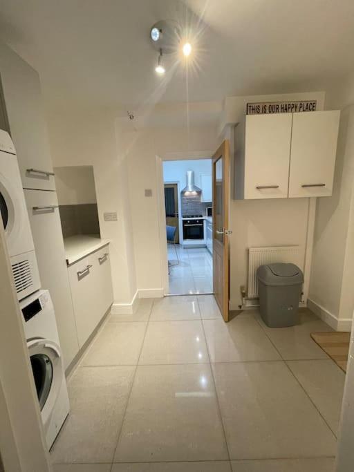 Modern, Spacious And Central Location Абердер Экстерьер фото